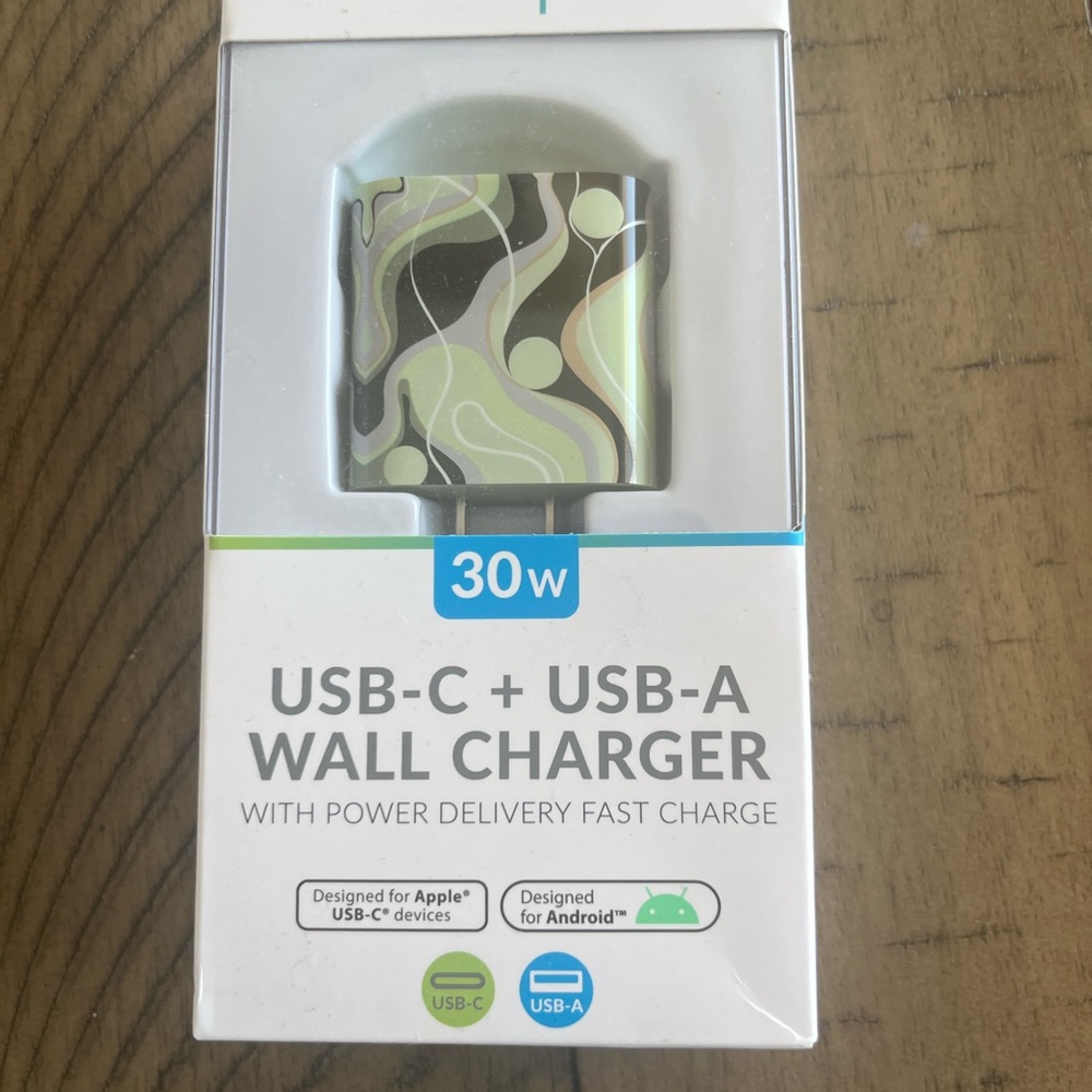 Techcellent 30W USB-C and USB-A wall charger.